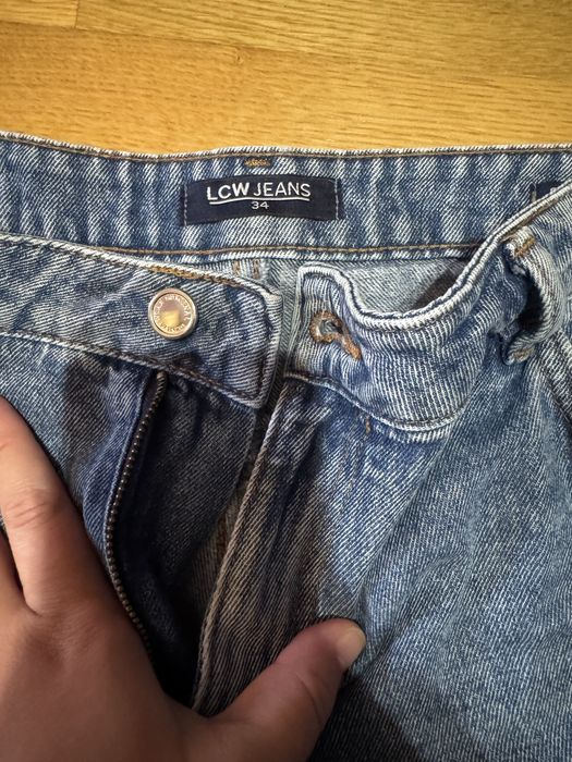 Продавам чанта със женски дрехи и обувки