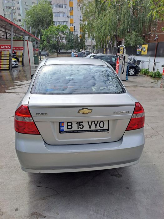 Mașina chevrolet avo an fabricație 2007 km 105600,