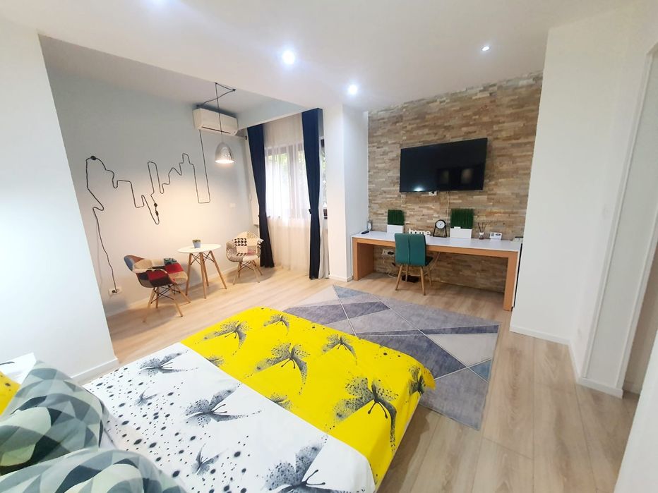 Regim hotelier, Universitate, Romana