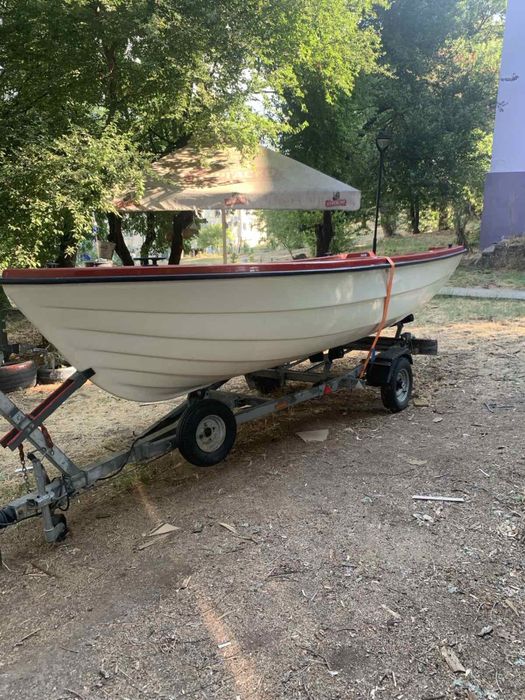 Продавам лодка ял 4