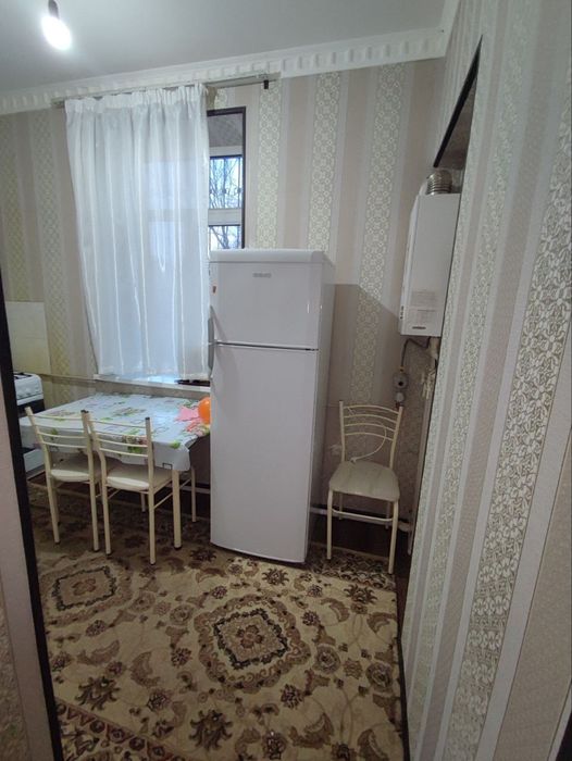 2х комнатная с мебелью и техникой в центре Чирчика