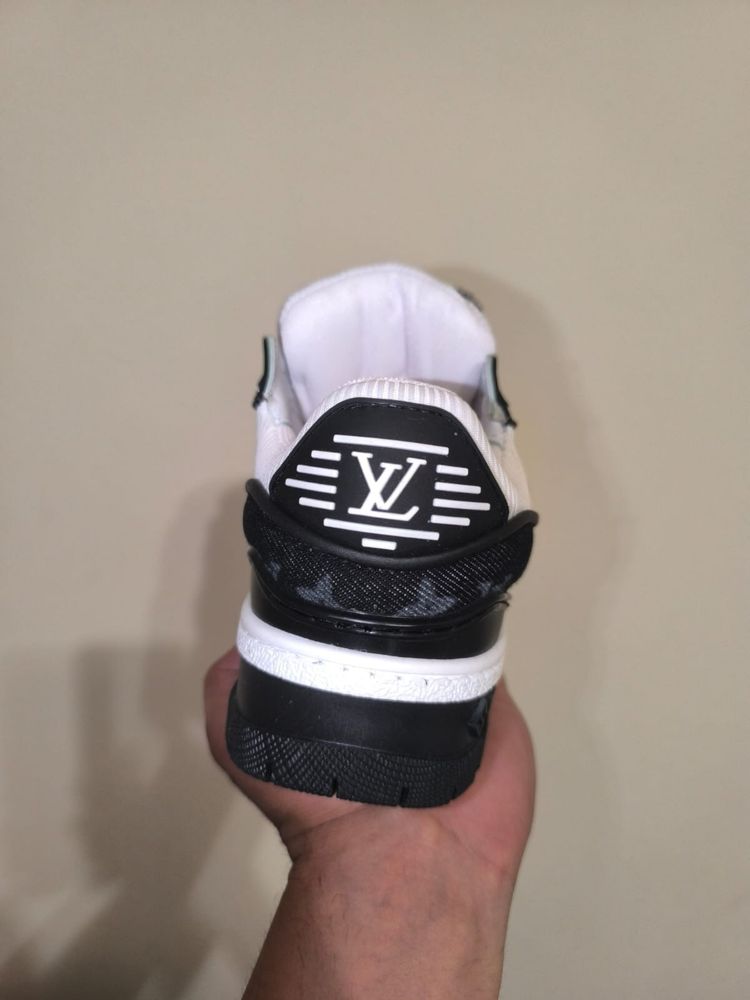 Adidasi Louis Vuitton maxi black and white calitate premium