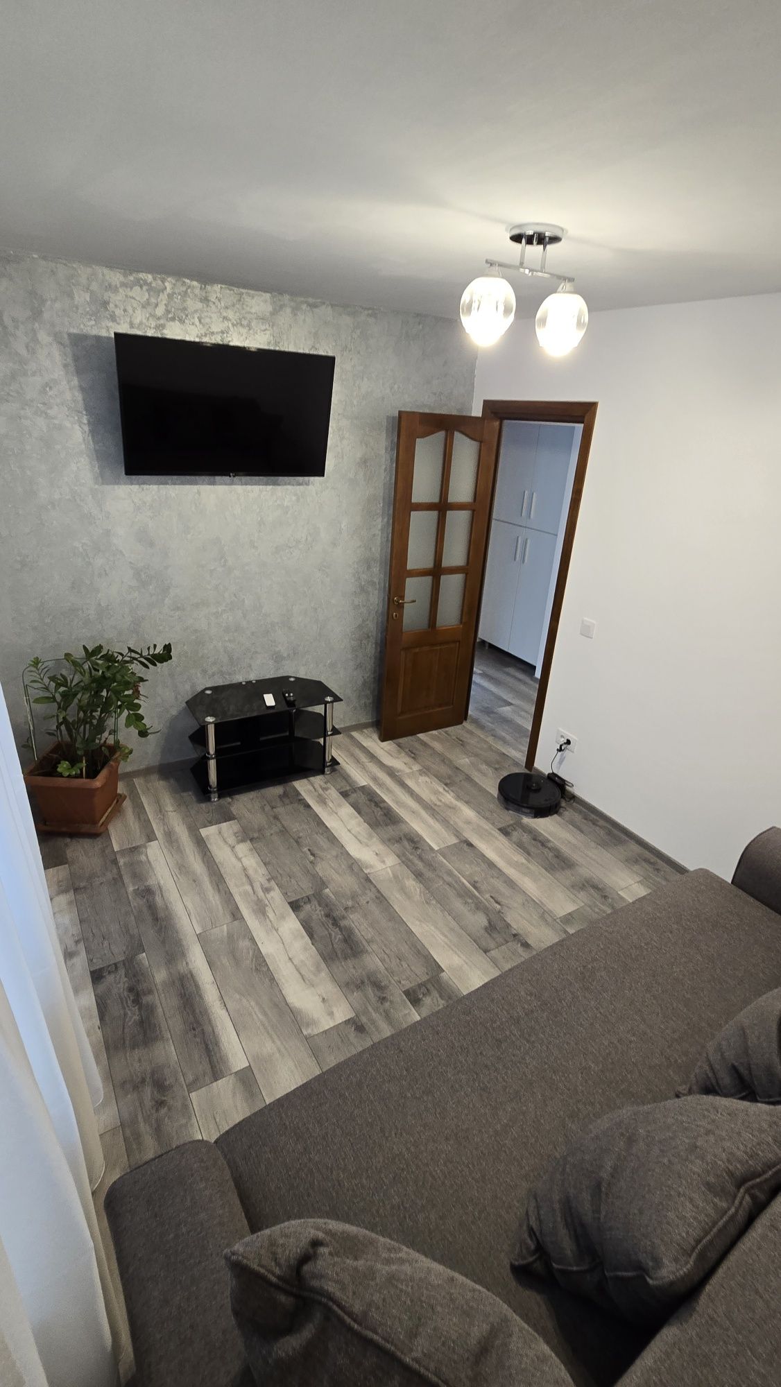 De închiriat apartament 2 camere decomandat eta 2, zona Gariiri
