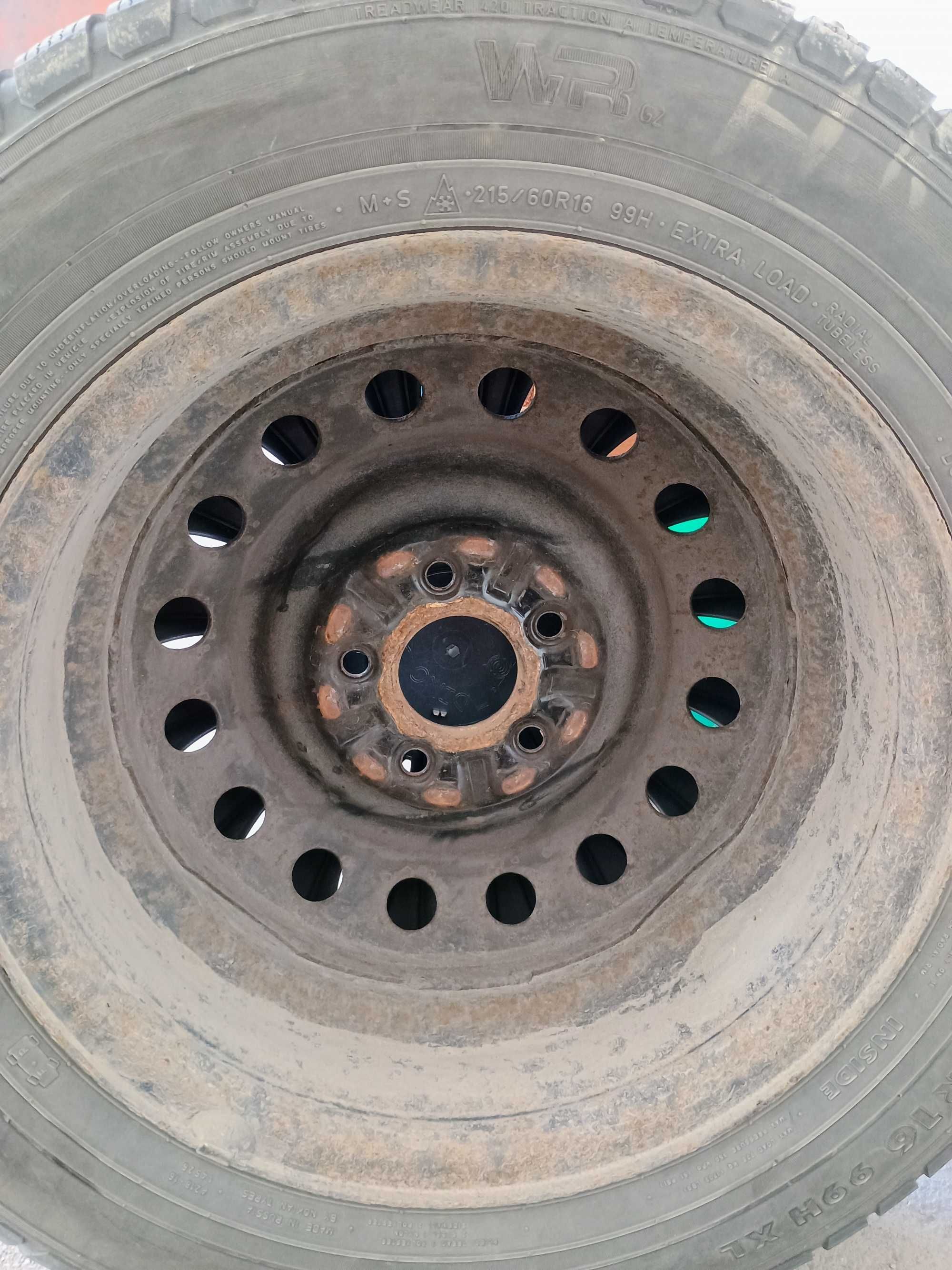 Гуми зимни 215/60 R16 със джанти