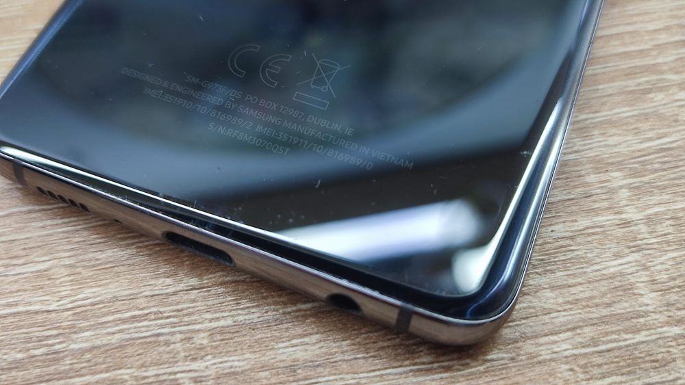 Samsung S10 Spart / defect / pentru piese / placa de baza ok