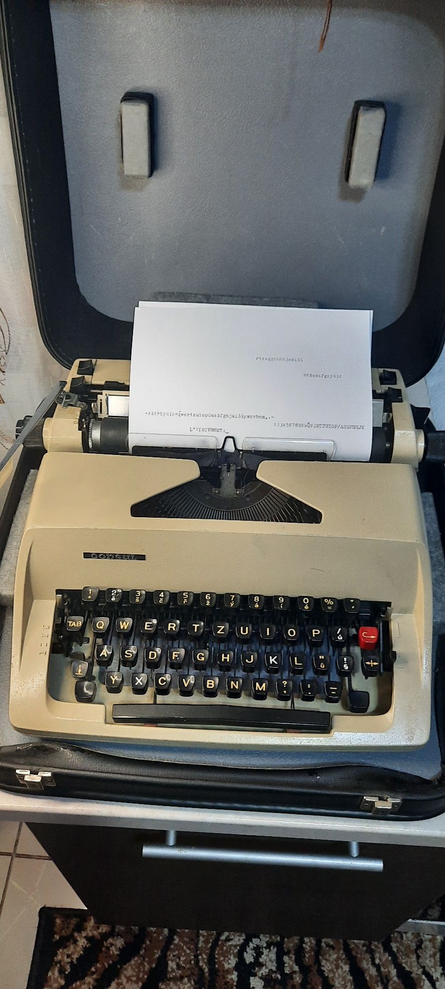 Mașină de scris Consul 2223 impecabilă impecabilă