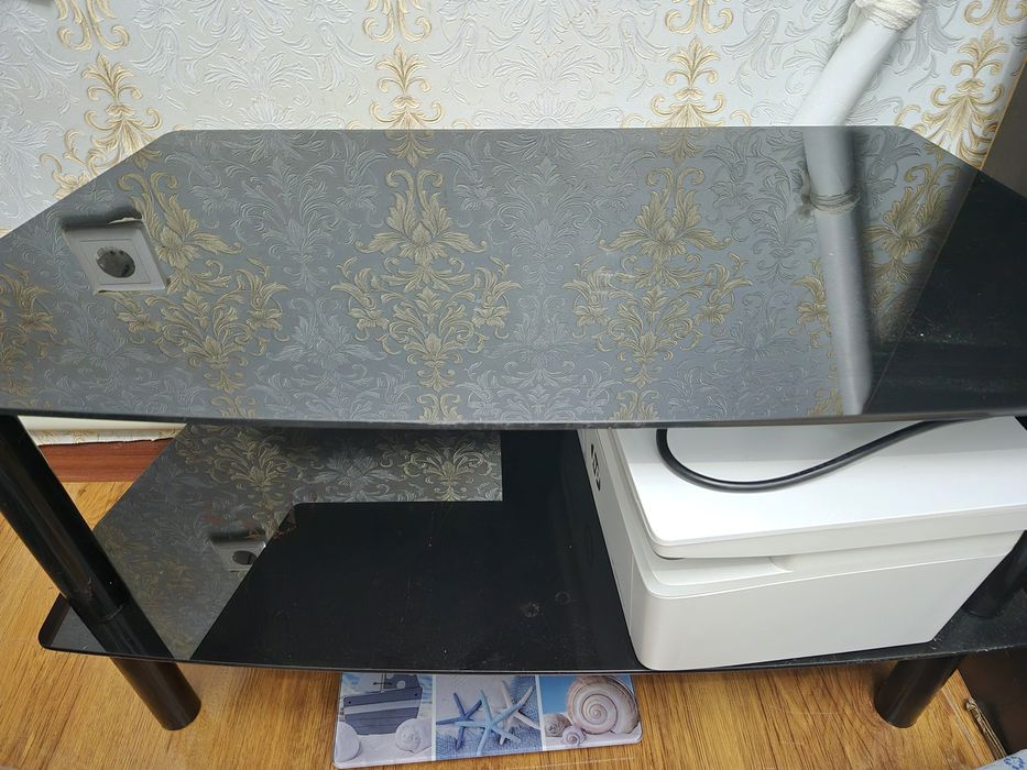 Стол стеклянный марки Март