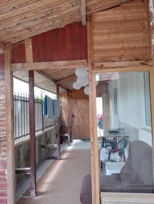 Casa de inchiriat – 3 camere, curte si terasa