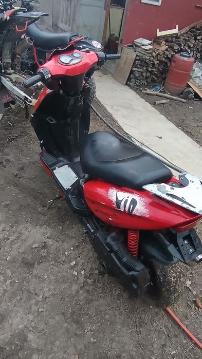 Vând sau schimb scuter 125 4T