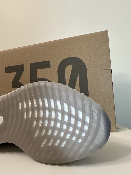 Super Reducere ! Yeezy Boost 350 - Tail Light - Marime 36, 46