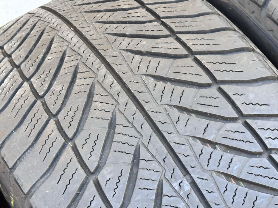 245/45/E18 Goodiyear Ultra Grip8 4бр зимни RunFlat dot3718