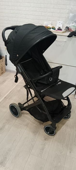 Продам прогулочную коляску 15000т