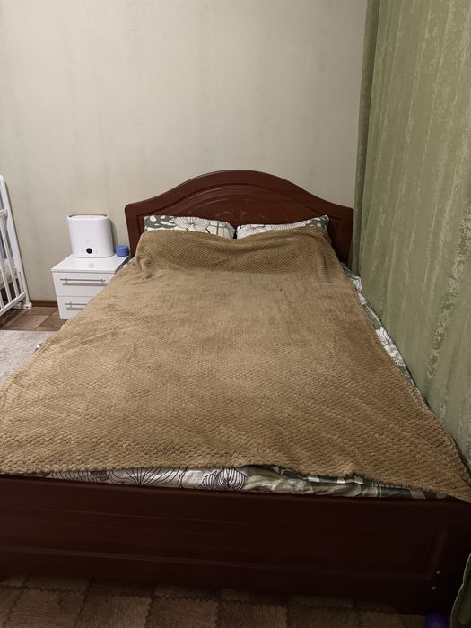 Продам кровать с матрасом
