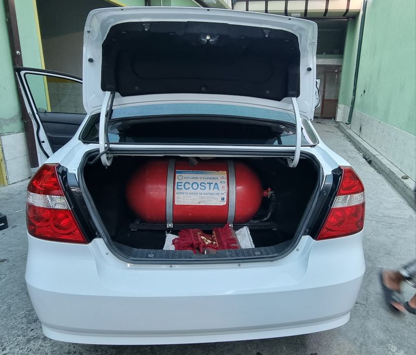 Nexia 3 avtomat. Metan 4. Moshina tiniq.