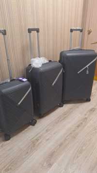 Продам чемоданы 3 штуки