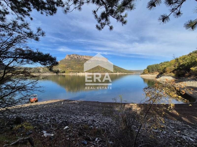 Уникален парцел на брега на язовир Студен кладенец