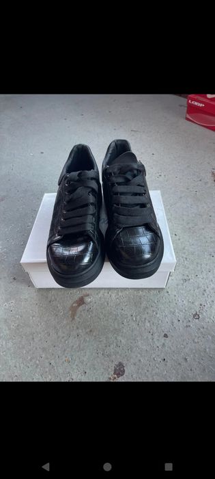 Vând adidași damă