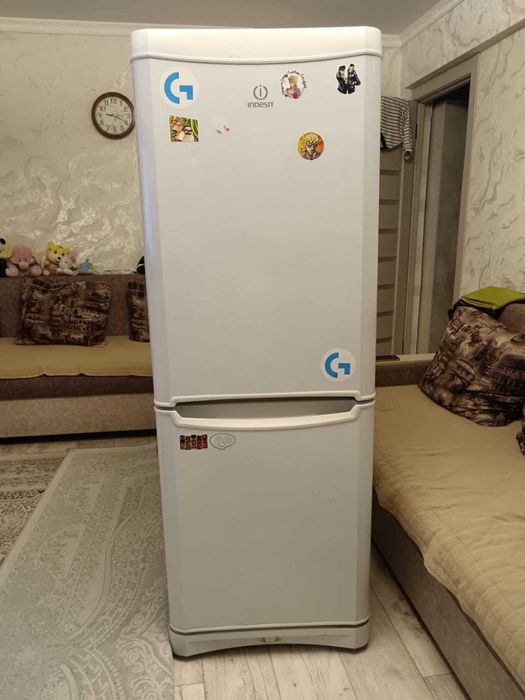 Холодильник Indesit