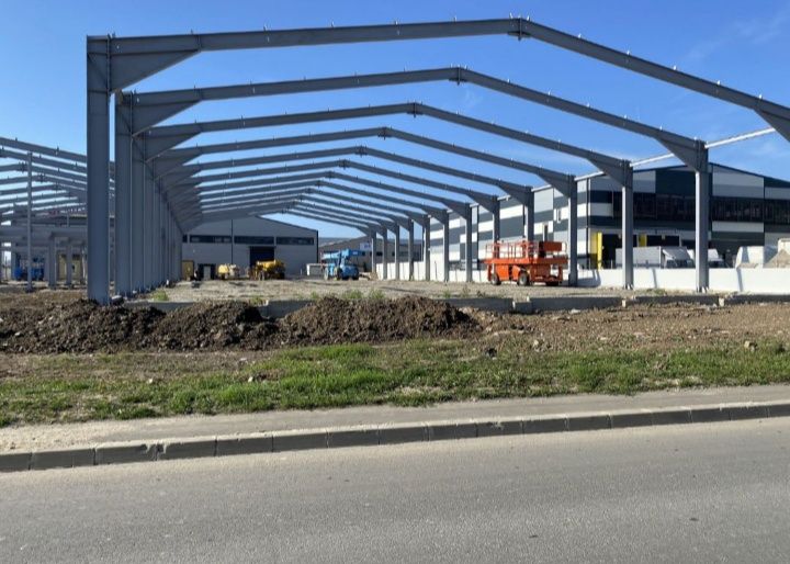 Vand hală metalică de pe 10 m lățime 20 lungime 4 m cu tot cu montaj