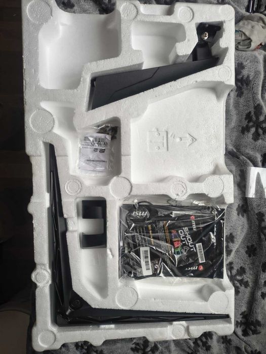 MAG ARTYMIS 242C Curved монитор 24''