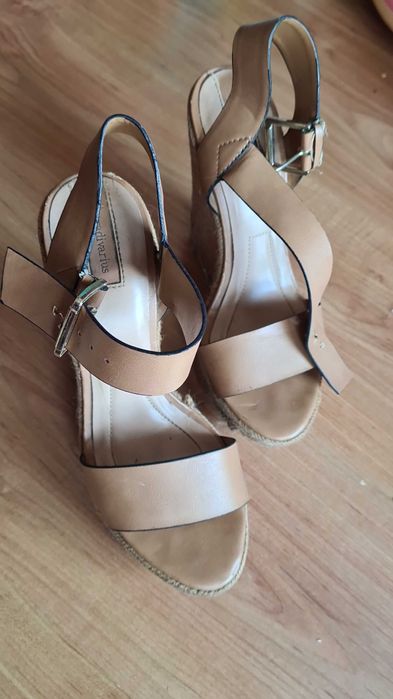 Сандали Stradivarius