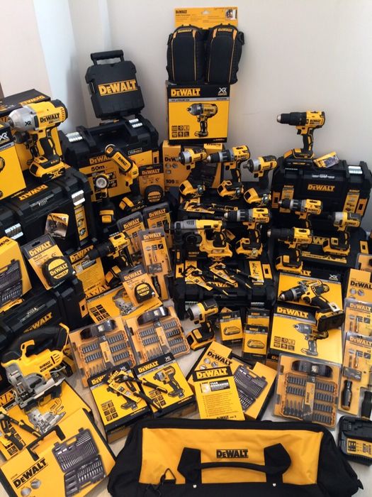 DeWALT Безчетков Перфоратор DCH133M1 + Батерия 4,0Ah ,Зарядно и куфар