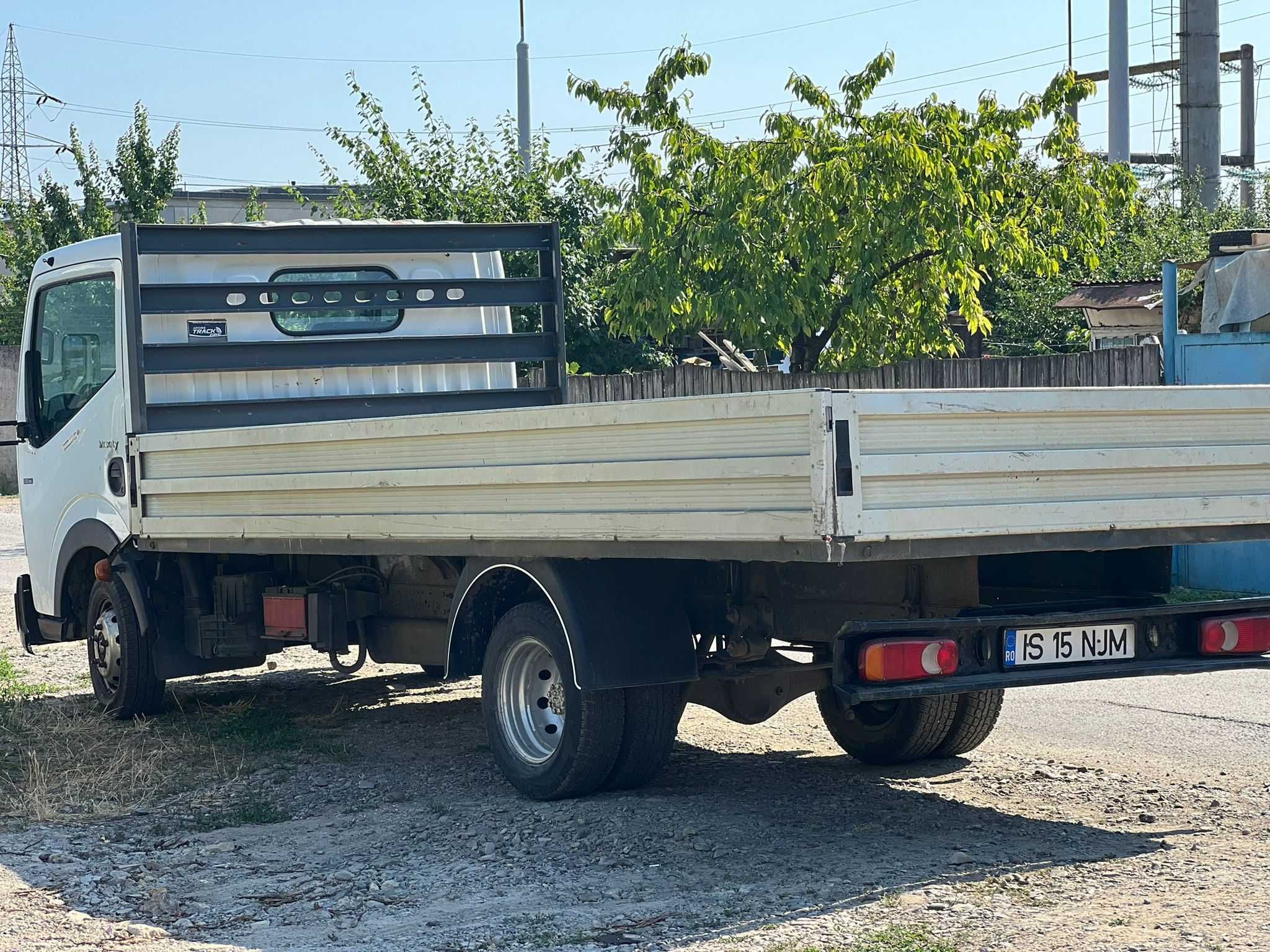 Dezmembrez Renault Maxity autoutilitara