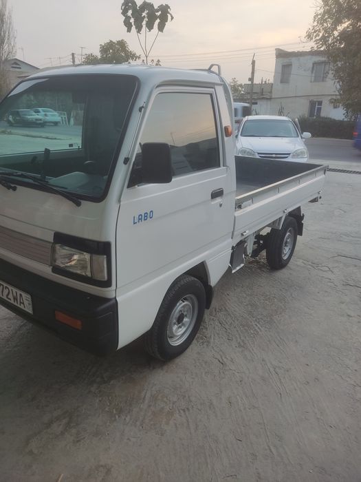 Moshina. Ideal holatda mator karopkada ishi yuk bir qul minilgan 103