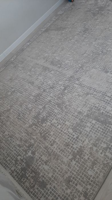 Продаётся ковёр.