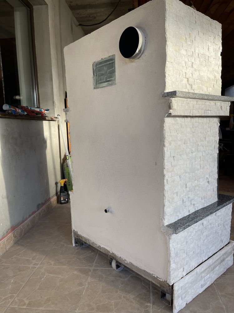 Semineu mobil cu 3 fumuri interioare, placat cu piatra naturala+granit