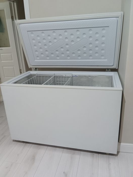 Большой, вместимый морозильник продам