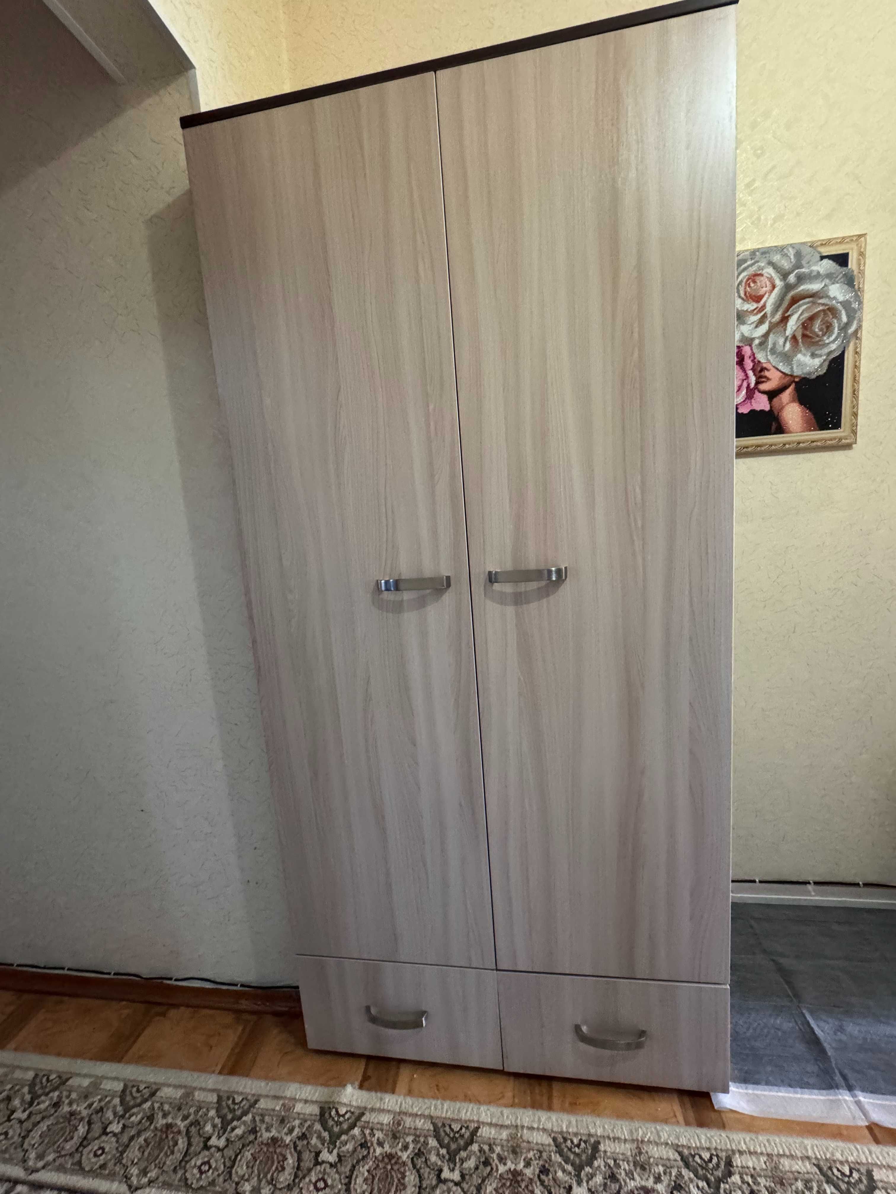 продам шкаф двустворчатый