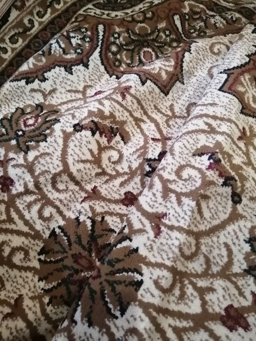 Продам ковёр 2.5х4м.