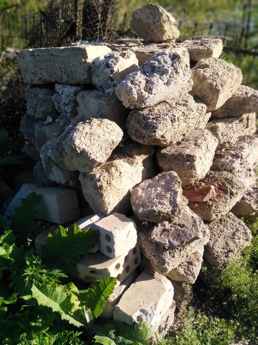 Камень для стройки, б/у