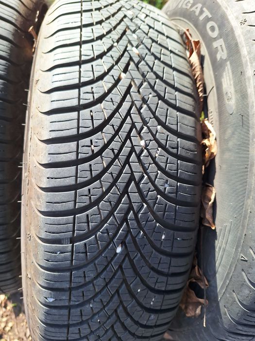 Всесезонни гуми,вървят с джантите