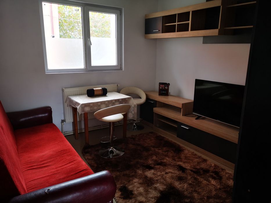 Închiriez apartament la casa 1 Mai