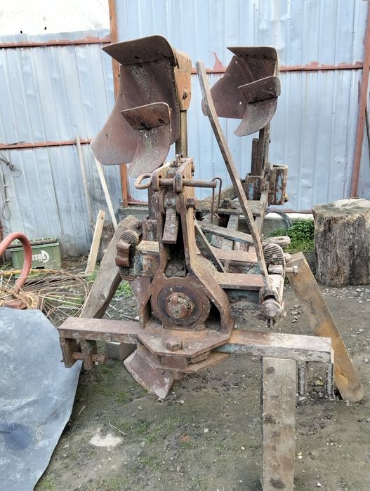 Vând plug reversibil