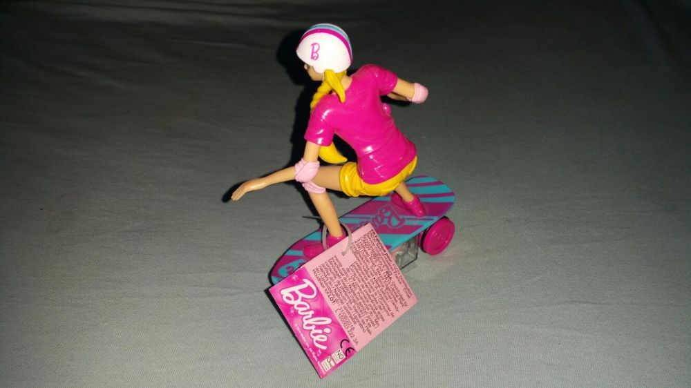 Cadou copii - jucarie papusa Barbie pe skateboard