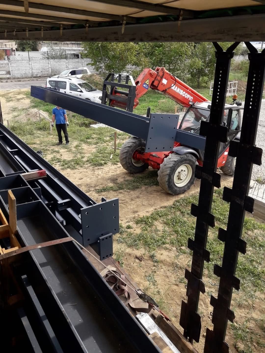 Vând structură metalică la 10.000 €, preț informativ.