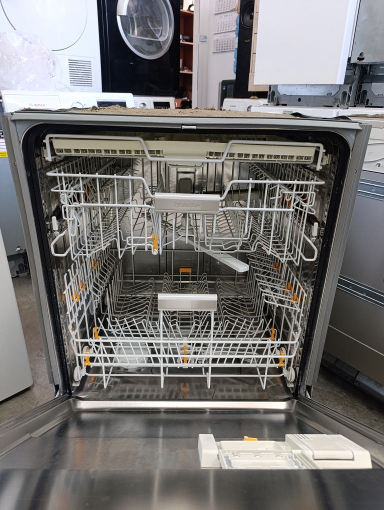 Съдомиялна Miele XXL за полу вграждане