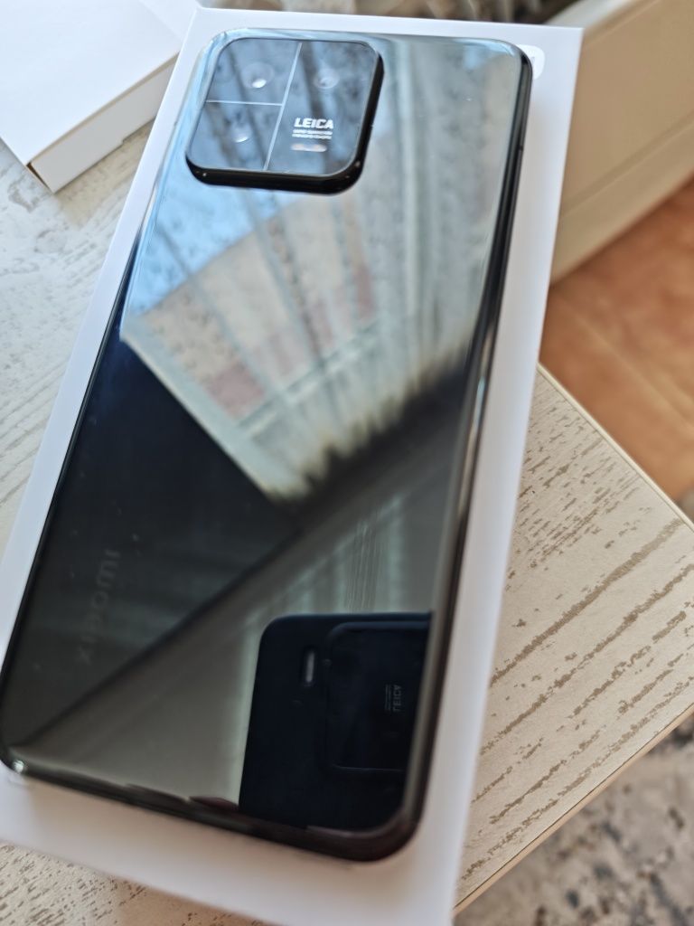 Продавам Xiaomi 13