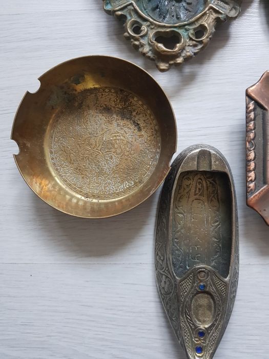 Scrumieră din metal cu vulturi