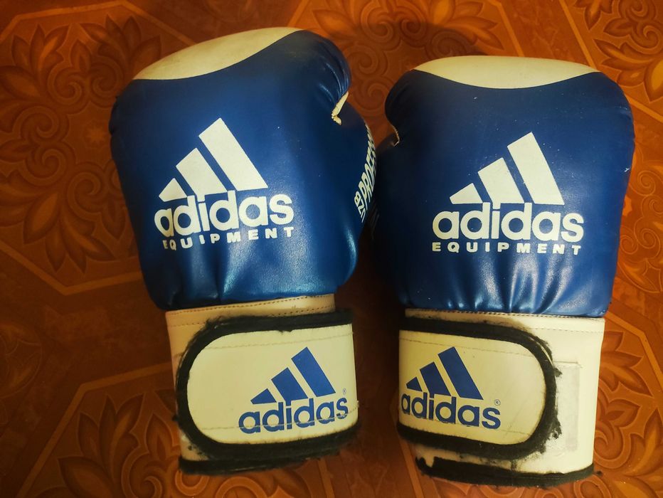 Боксерские перчатки Adidas