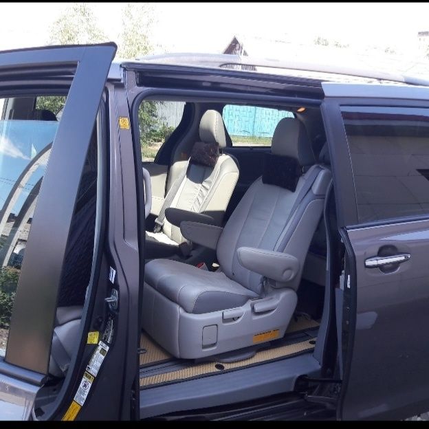 Аренда авто с водителем.Минивэн SIENNA сиенна