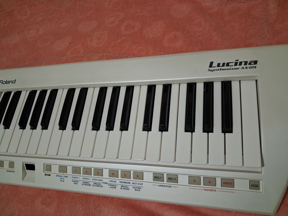 Продавам 2 бр клавири