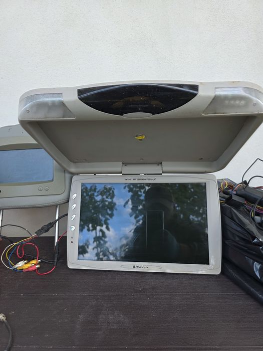 Monitor ,tetiere si sistem media phonocar italy