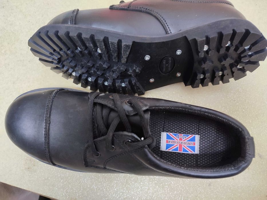 Обувки с метално бомбе