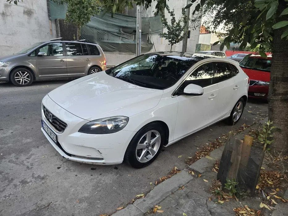 Volvo V40 VOLVO V40 D2 MOMENTUM Diesel 243000 km 2013 6750 euro
