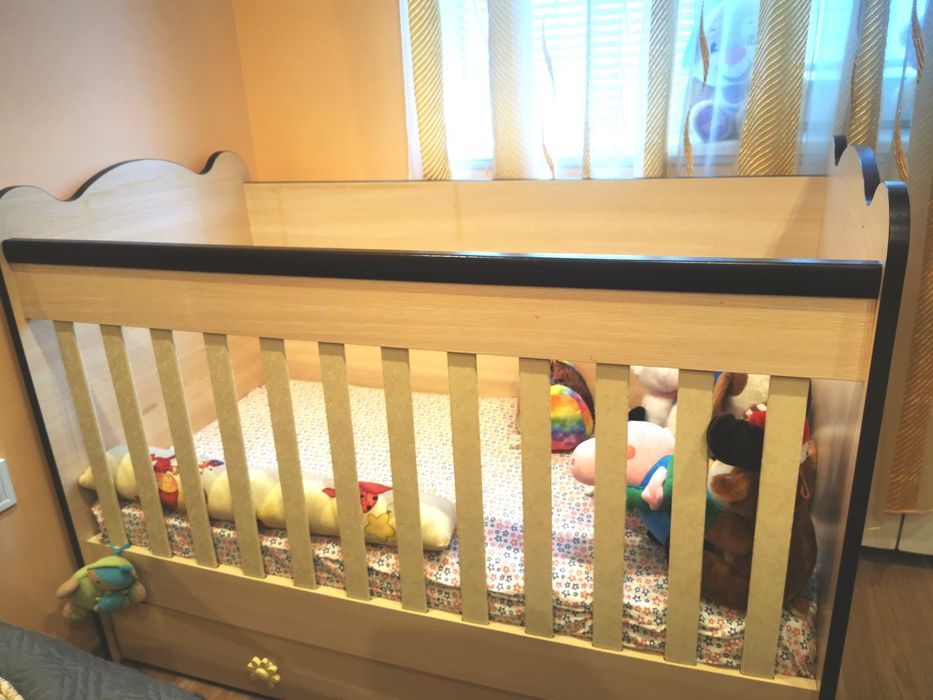 Бебешко дървено креватче, легло с двулицев бебешки матрак+ подаръци