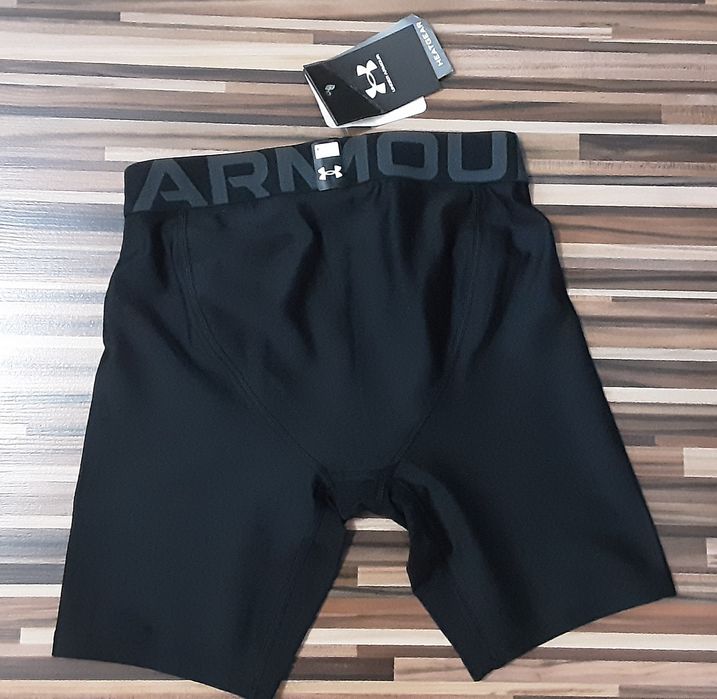 (S)  NIKE under armour оригинални памучни тениски,панталон и клин